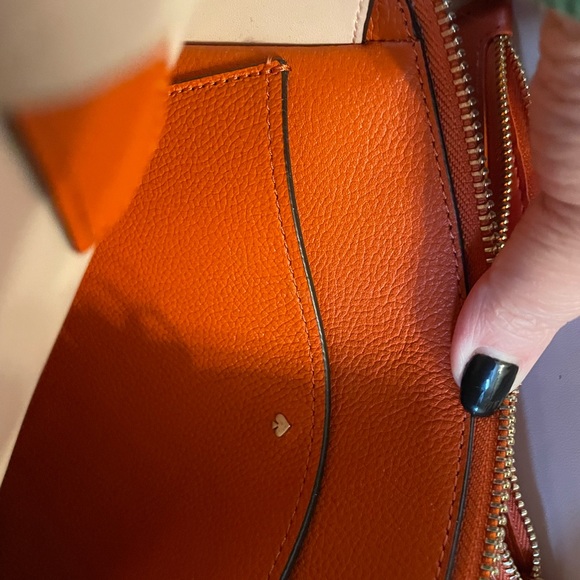 Orange 2022 Kate Spade. - Picture 3 of 9